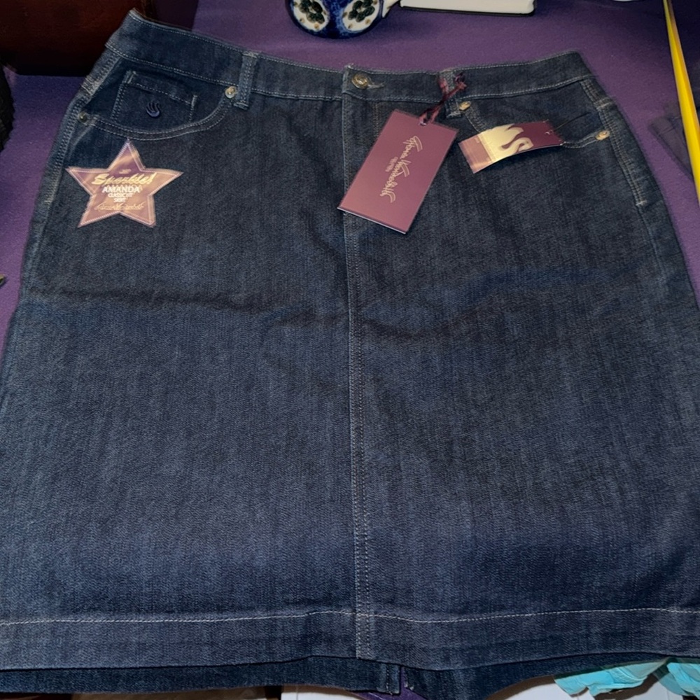 Gloria Vanderbilt size 14 classic fit skirt in denim